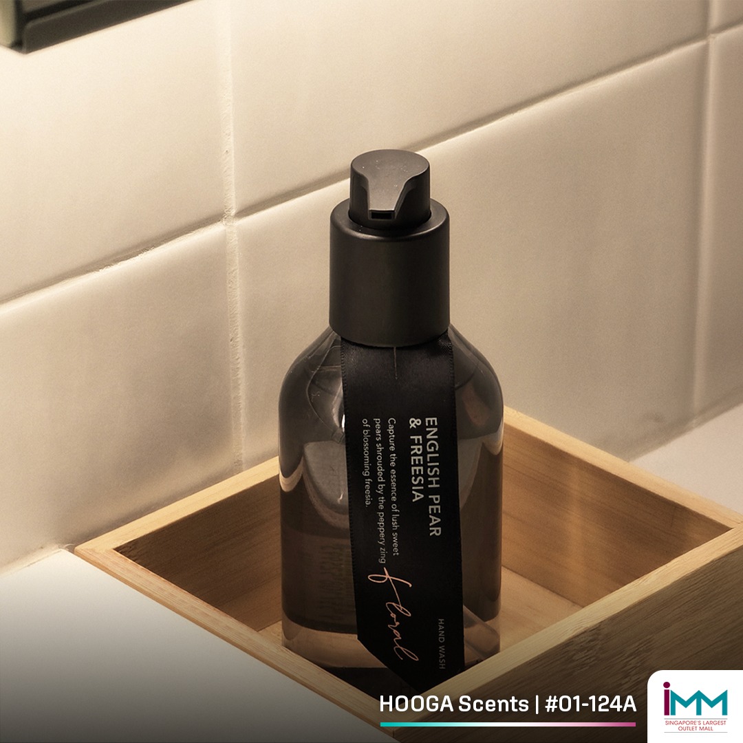 A stylish HOOGA diffuser creating an inviting ambiance in a living space.