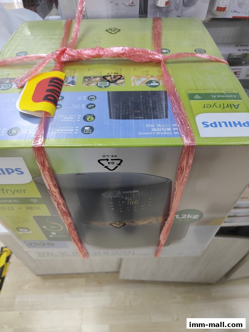 A boxed Philips Airfryer Essential XL with digital controls is displayed.