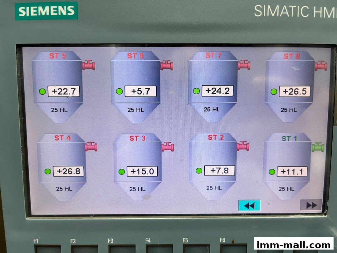 A Siemens SIMATIC HMI screen displaying the status of eight storage tanks.