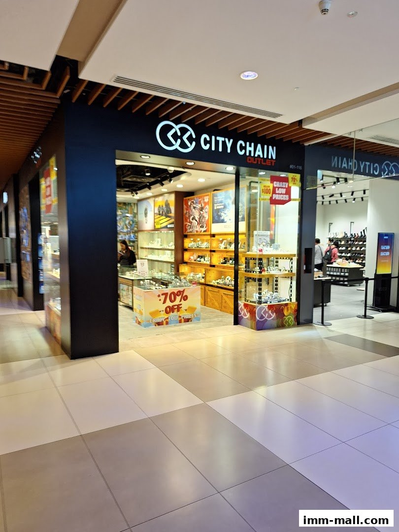 The City Chain Outlet store entrance showcases watches and accessories with a prominent "70% OFF" sale sign.