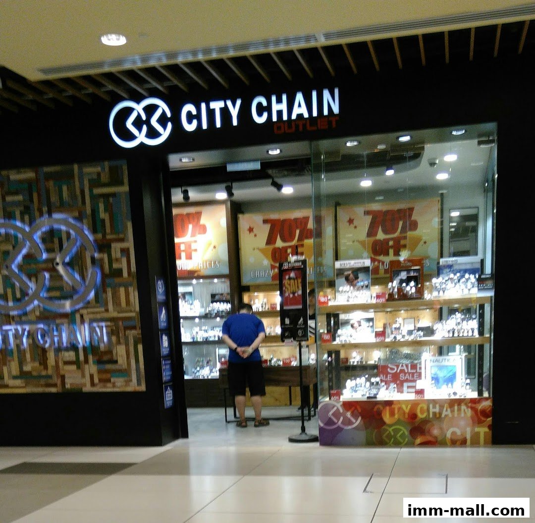 The City Chain outlet store features a prominent sign and displays of watches with '70% OFF' sale banners.