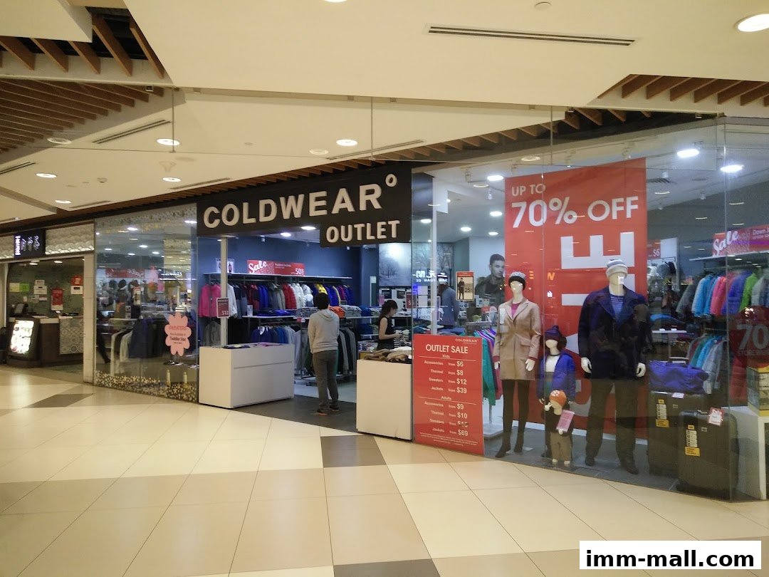 The COLDWEAR OUTLET shop front displays mannequins and clothing with a large 'Up to 70% Off' sign.