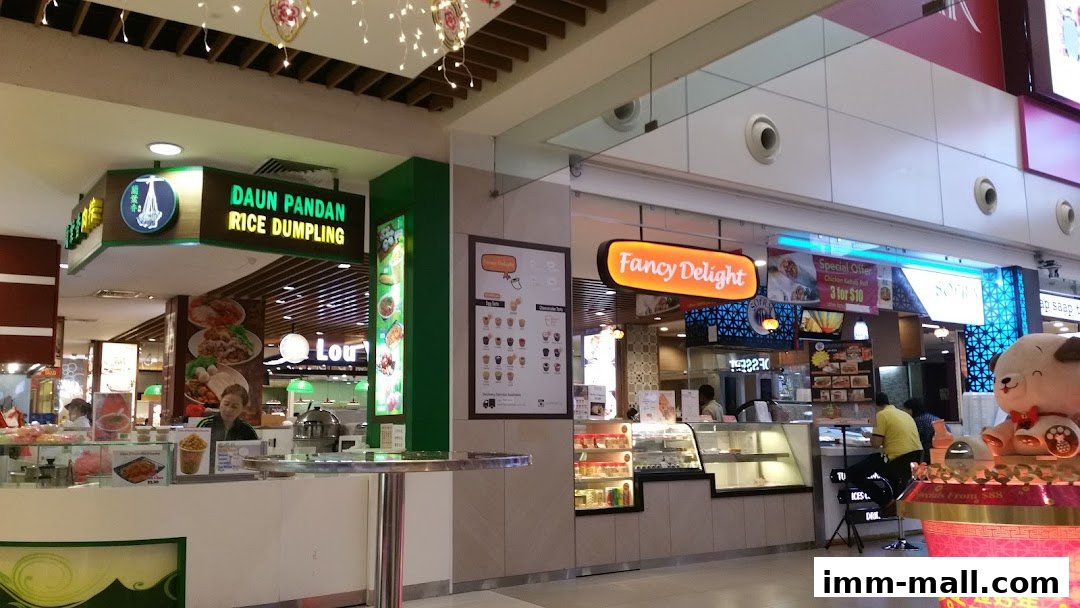 A food stall in a mall with a sign for Daun Pandan Rice Dumpling and other eateries.