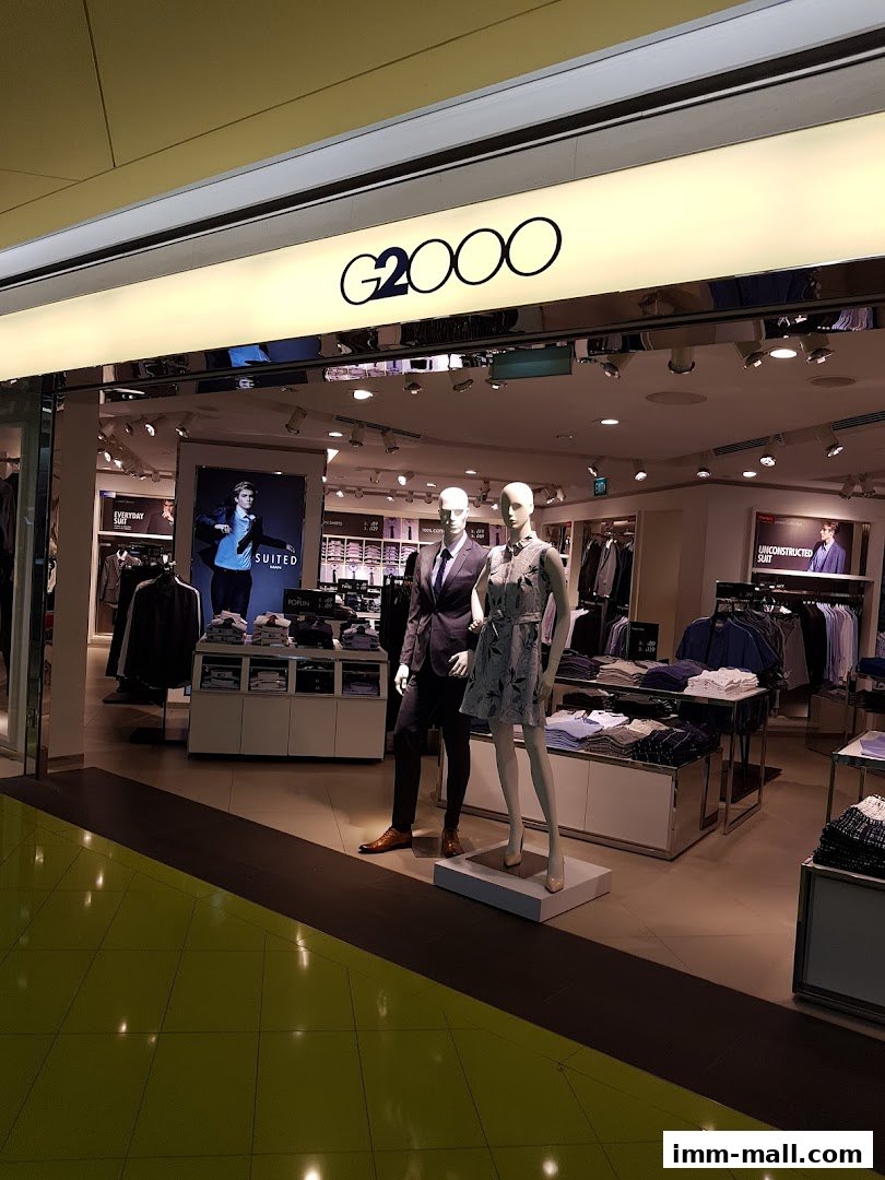 The G2000 shop front displays mannequins in stylish suits and dresses, showcasing fashion.