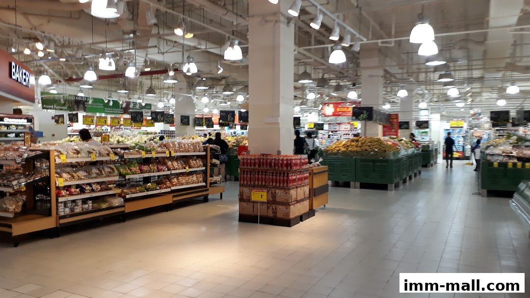 Interior view of Giant Supermarket with aisles of groceries, bakery, and produce.