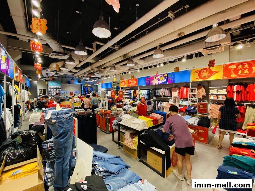 Interior view of a Giordano Outlet store with clothing displays and shoppers.