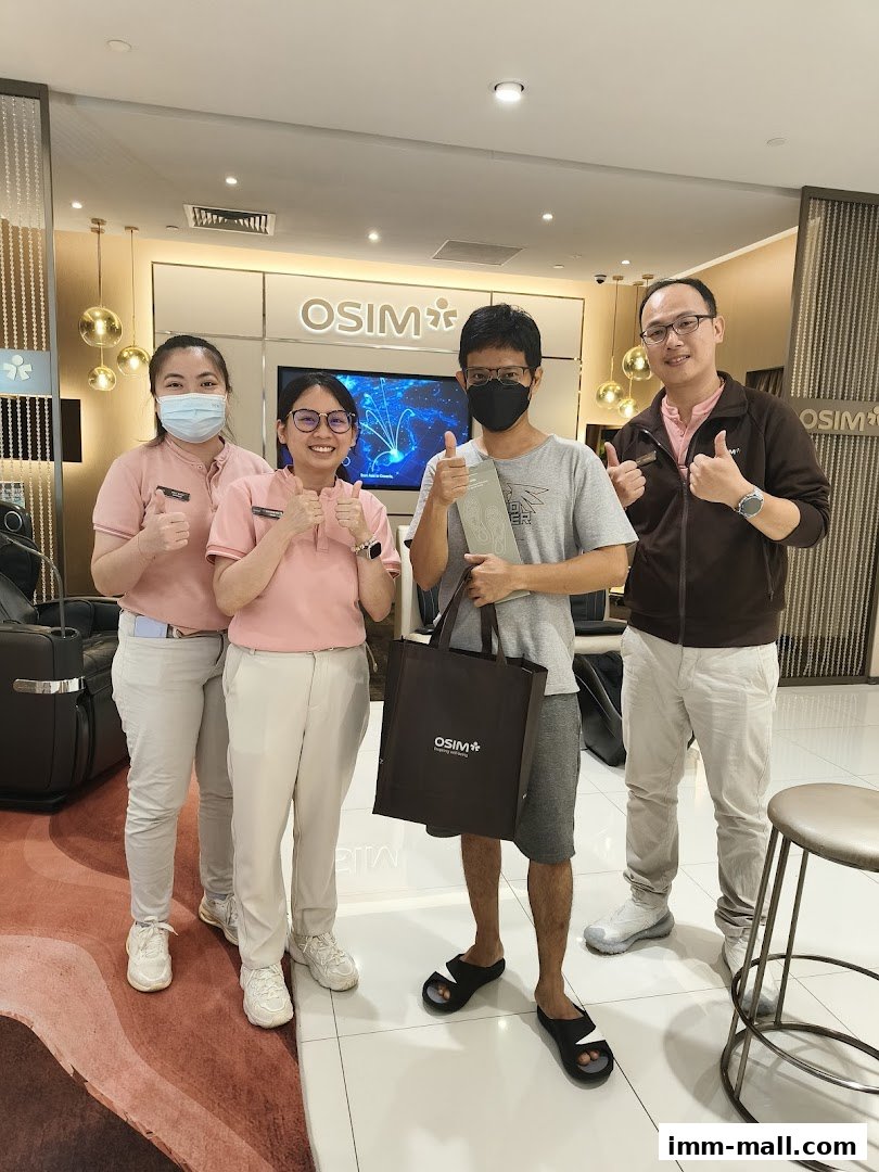 OSIM staff with a customer, all giving a thumbs up in a store.