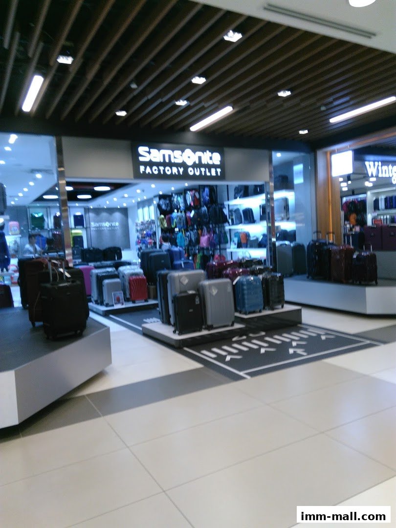 Samsonite Factory Outlet shop displaying a wide variety of luggage and bags.