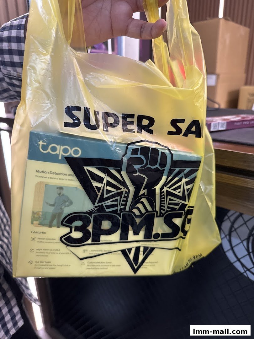 A person holds a yellow plastic bag with a product box inside, featuring a 'SUPER SALE' and '3PM.SG' graphic.