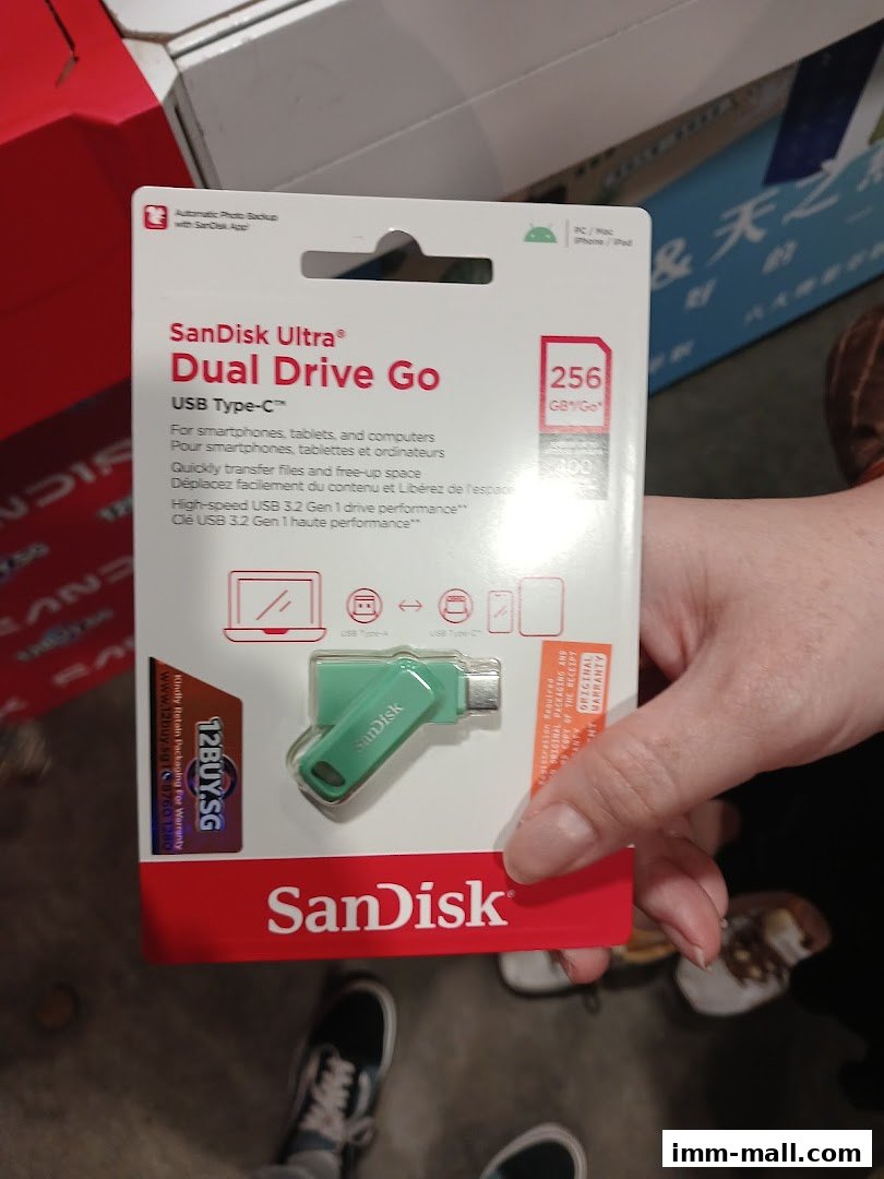 A person holds a SanDisk Ultra Dual Drive Go 256GB USB Type-C flash drive.